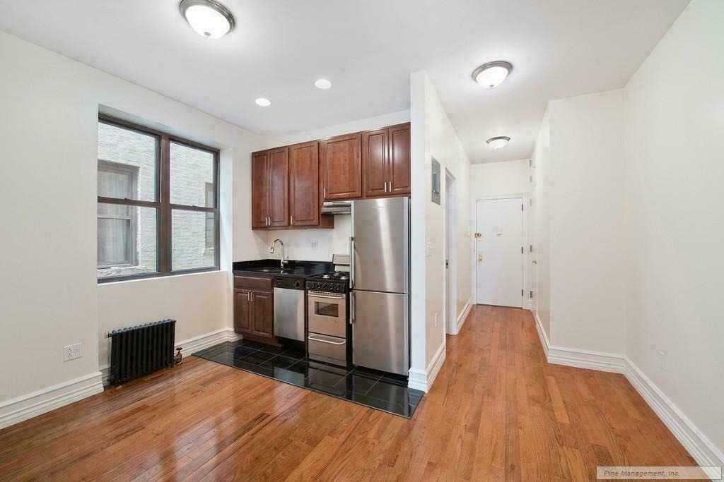 78 Manhattan Ave  - Photo 1