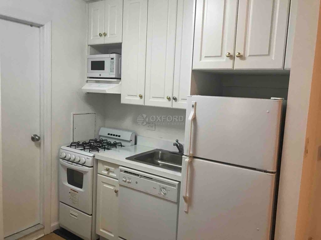 326 East 58th Street - Photo 6