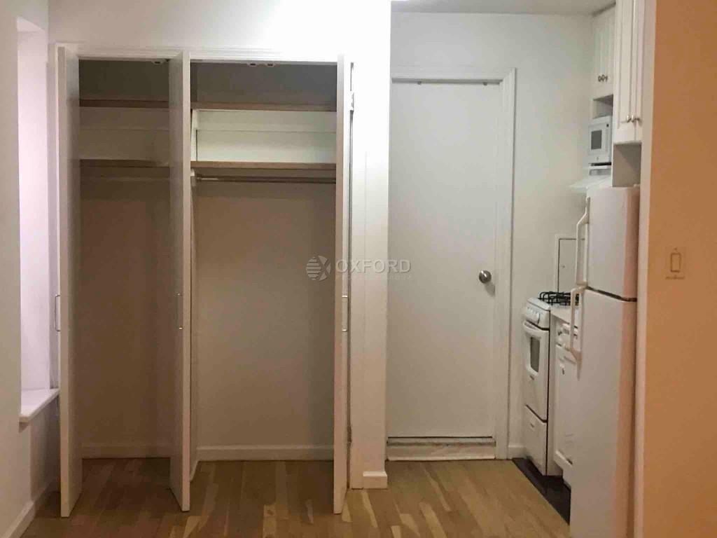 326 East 58th Street - Photo 9