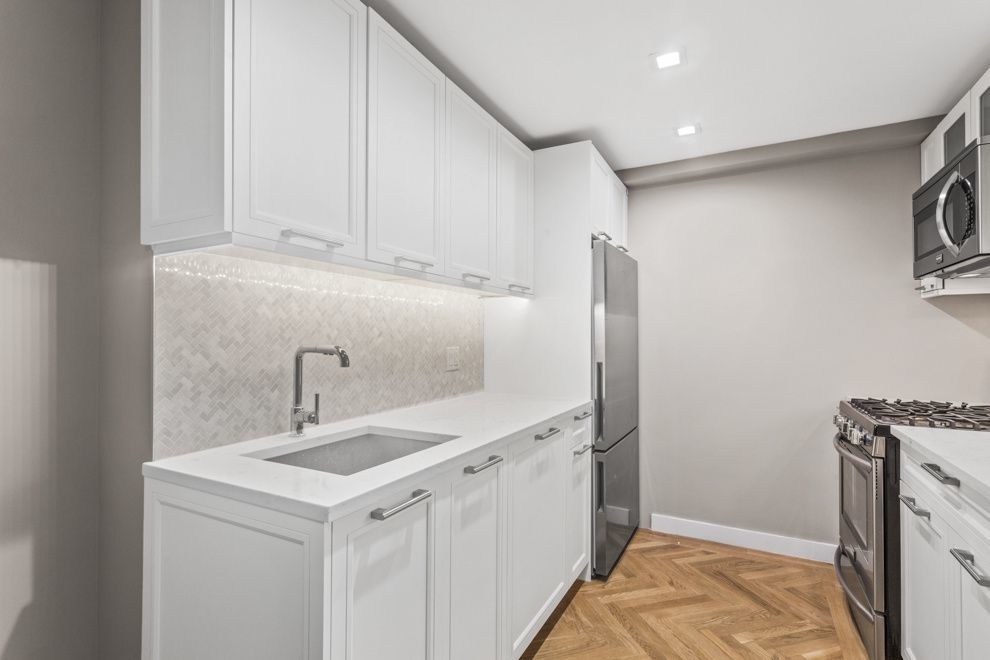 305 East 86th Street - Photo 3