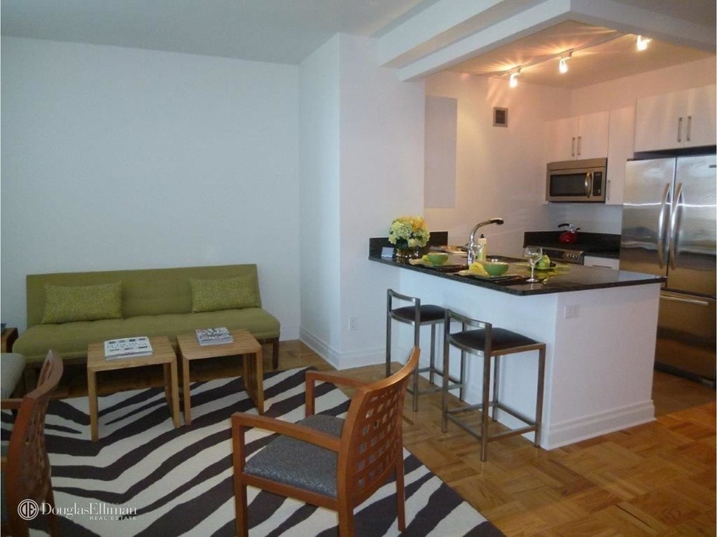 1510 Lexington Avenue - Photo 1