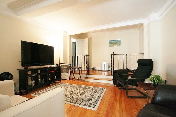 310 East 55th Street - Photo 1