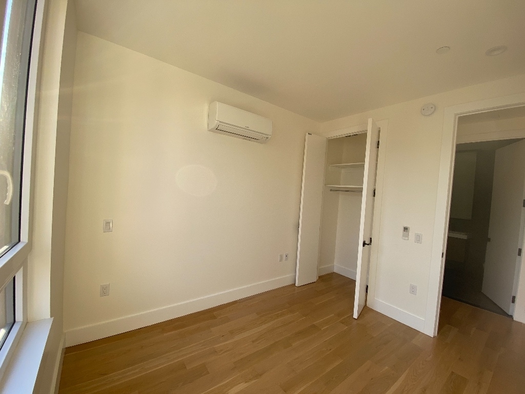 1052 Greene Avenue - Photo 3