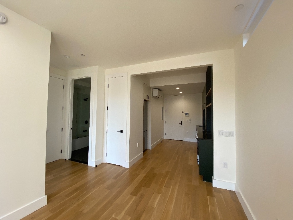 1052 Greene Avenue - Photo 5