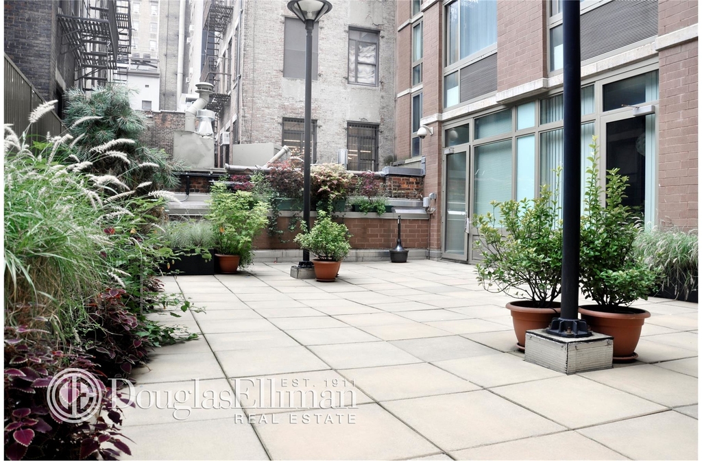 121 East 23rd St - Photo 0