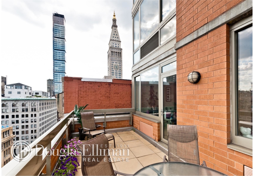 121 East 23rd St - Photo 7