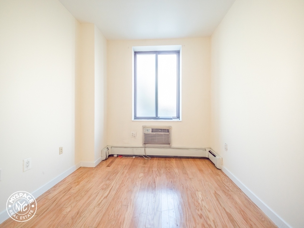 924 Metropolitan Ave  - Photo 3