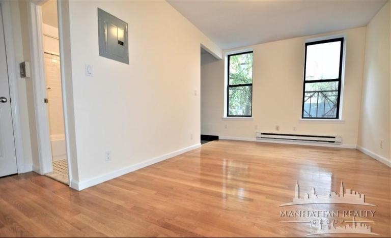 279 Mott St - Photo 2