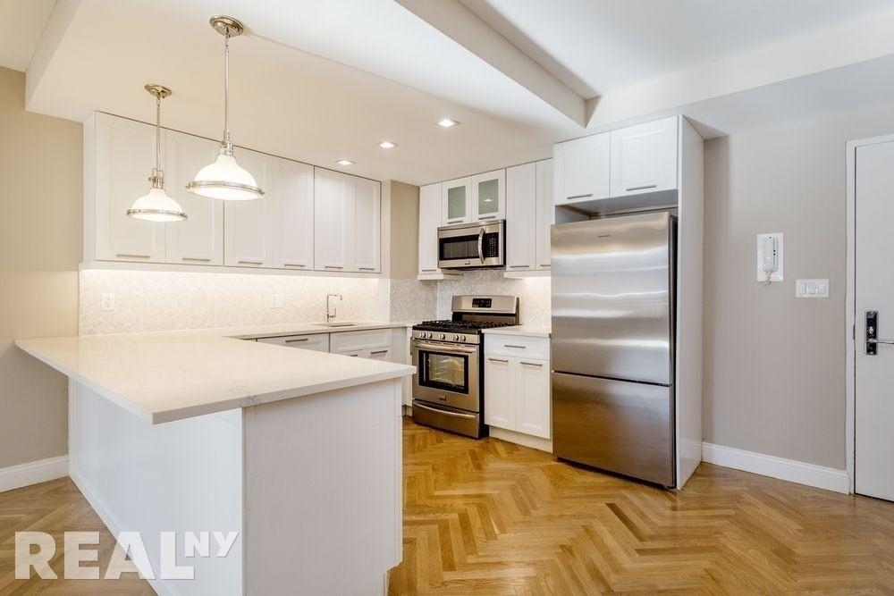 305 East 86th Street - Photo 1