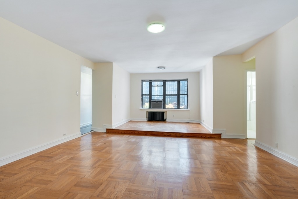 235 east 46th st - Photo 2