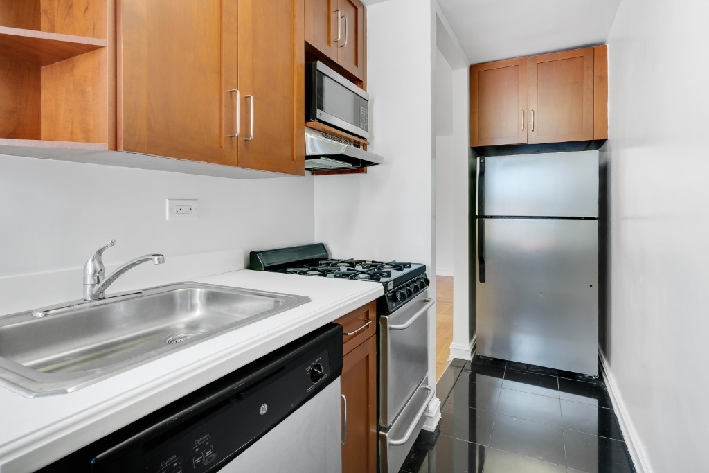 235 east 46th st - Photo 4