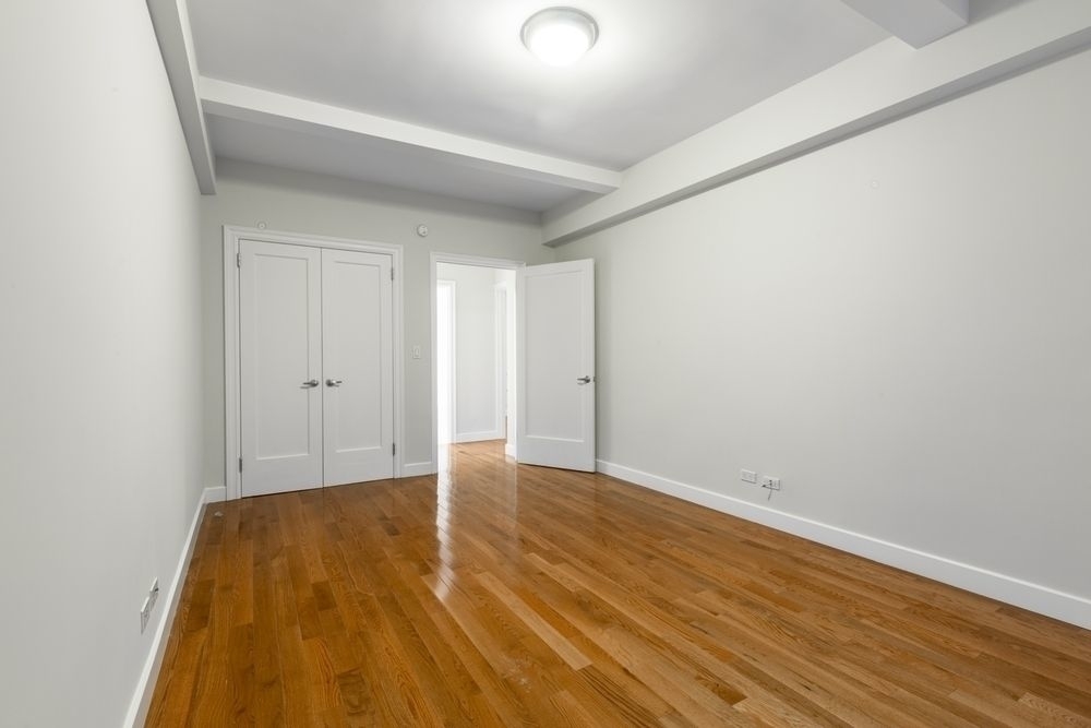 400 East 57 St - Photo 2