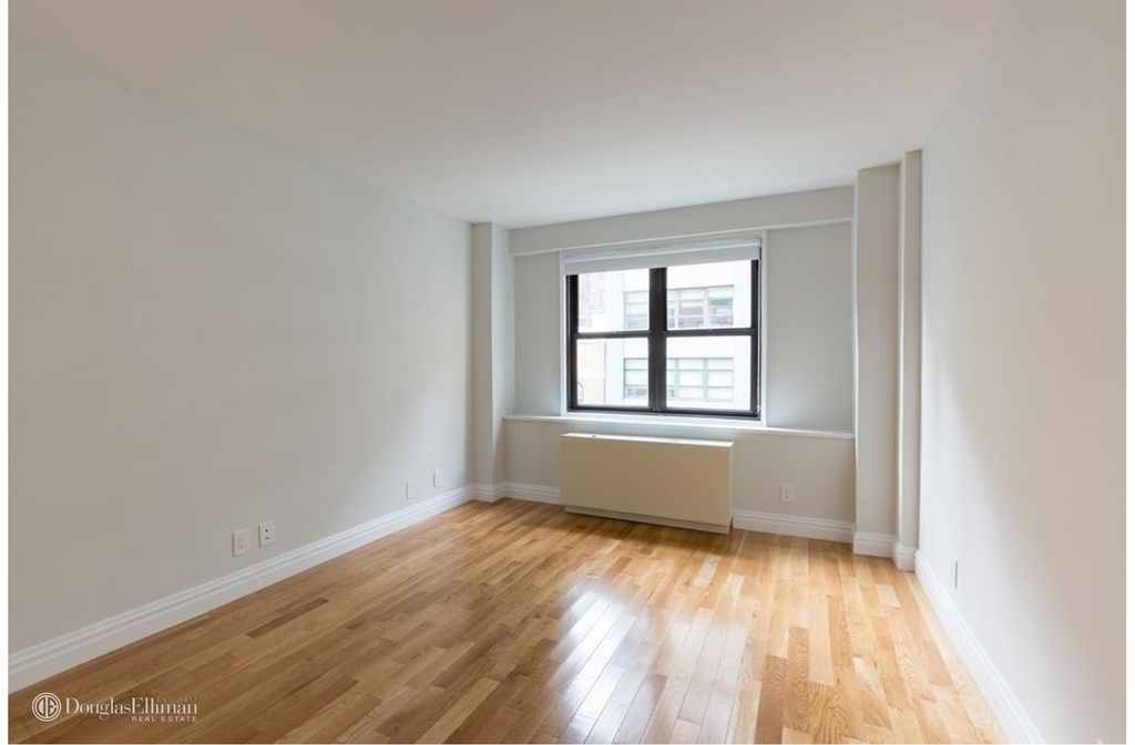 141 East 33rd St - Photo 5