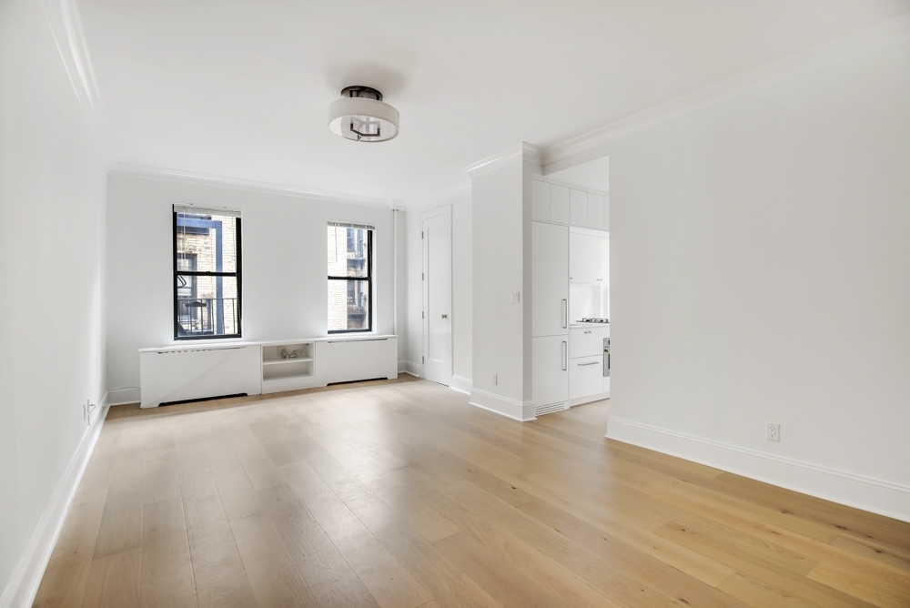 220 West 24th Stteet - Photo 2