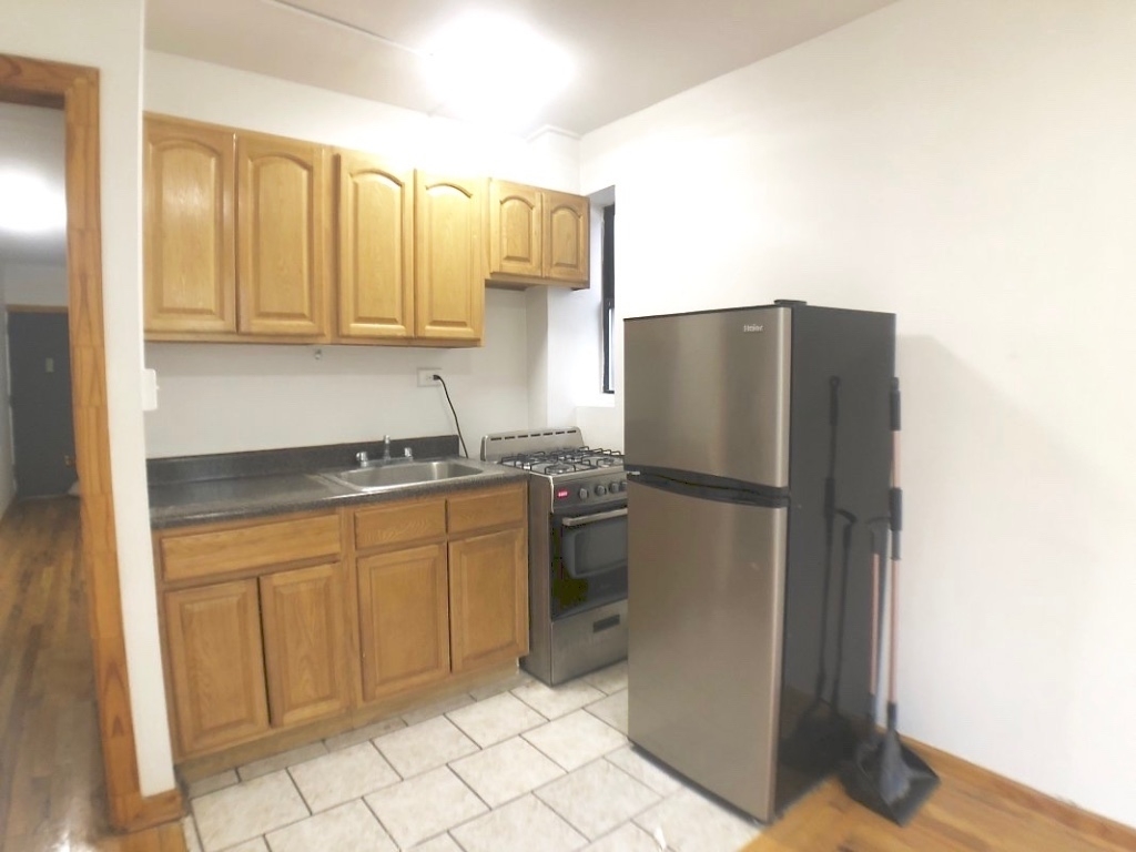 137 W 137th St. FE - Photo 2