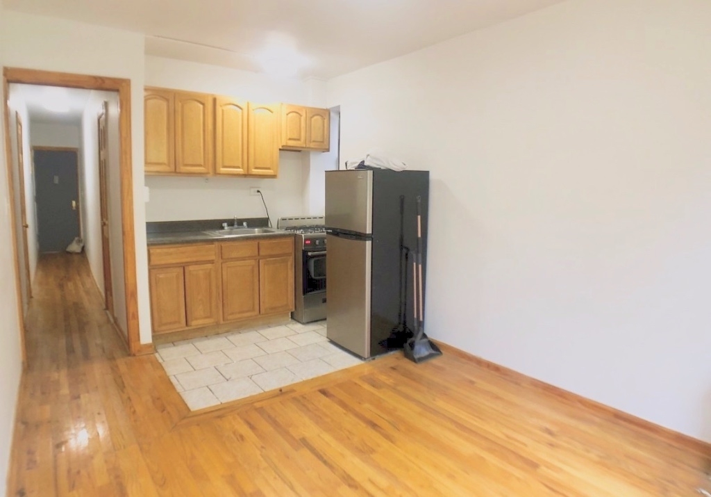 137 W 137th St. FE - Photo 3