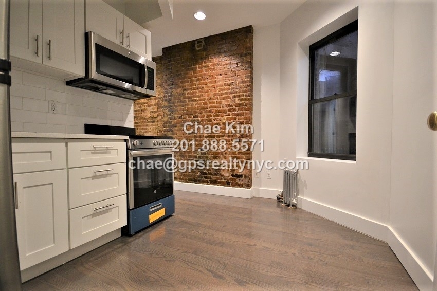 170 Delancey Street - Photo 1