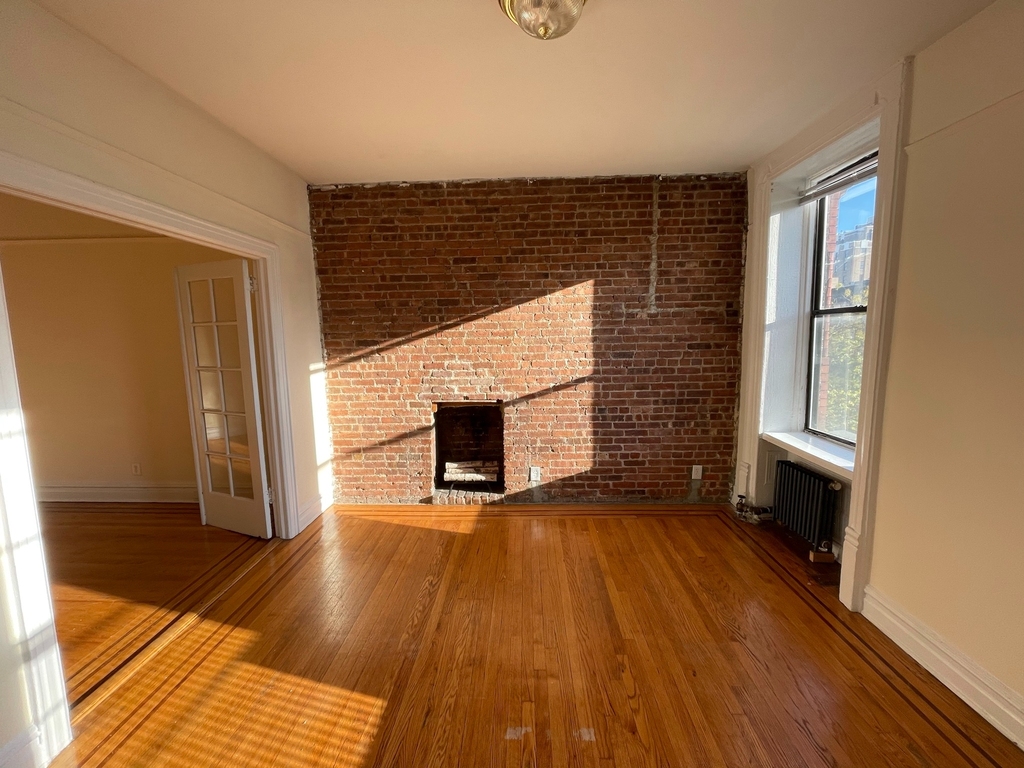 211 East 14th Street - Photo 1