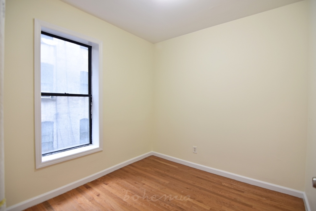 2304 Amsterdam Ave, 6 - Photo 6