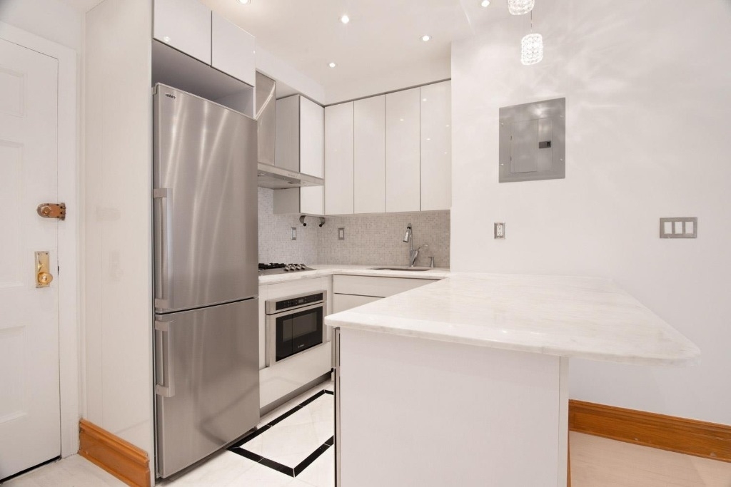 145 west 58th Street - Photo 1