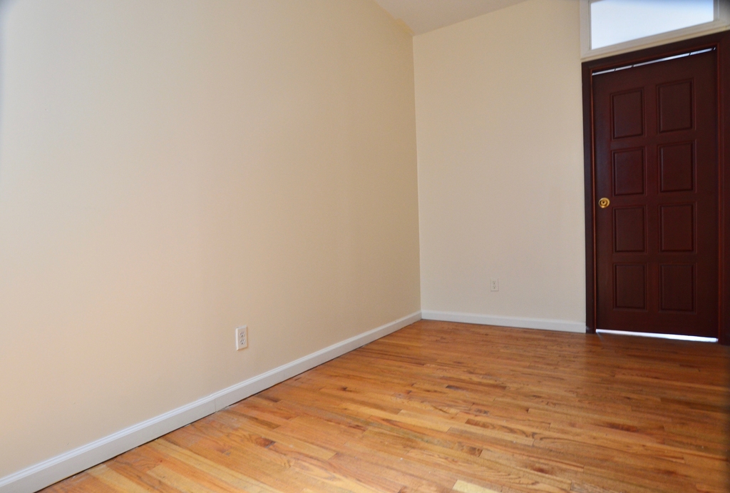 140 W 109th St - Photo 4