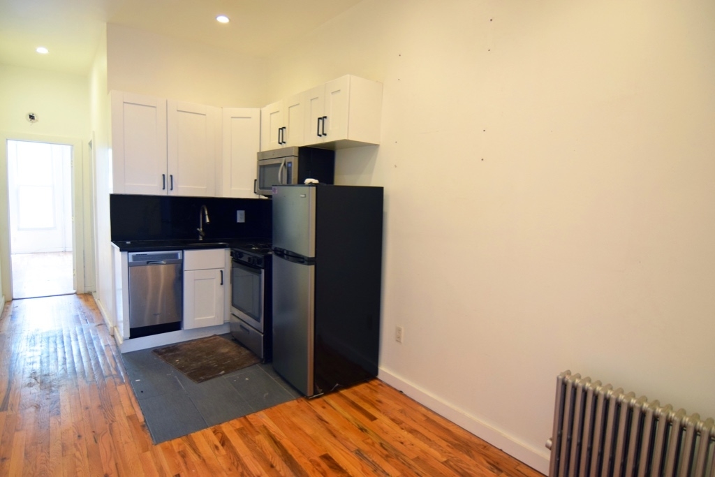 256 Stagg St. #1R - Photo 4