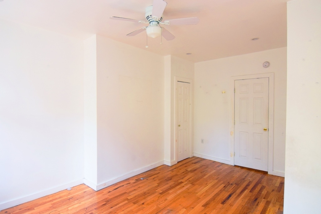 256 Stagg St. #1R - Photo 3