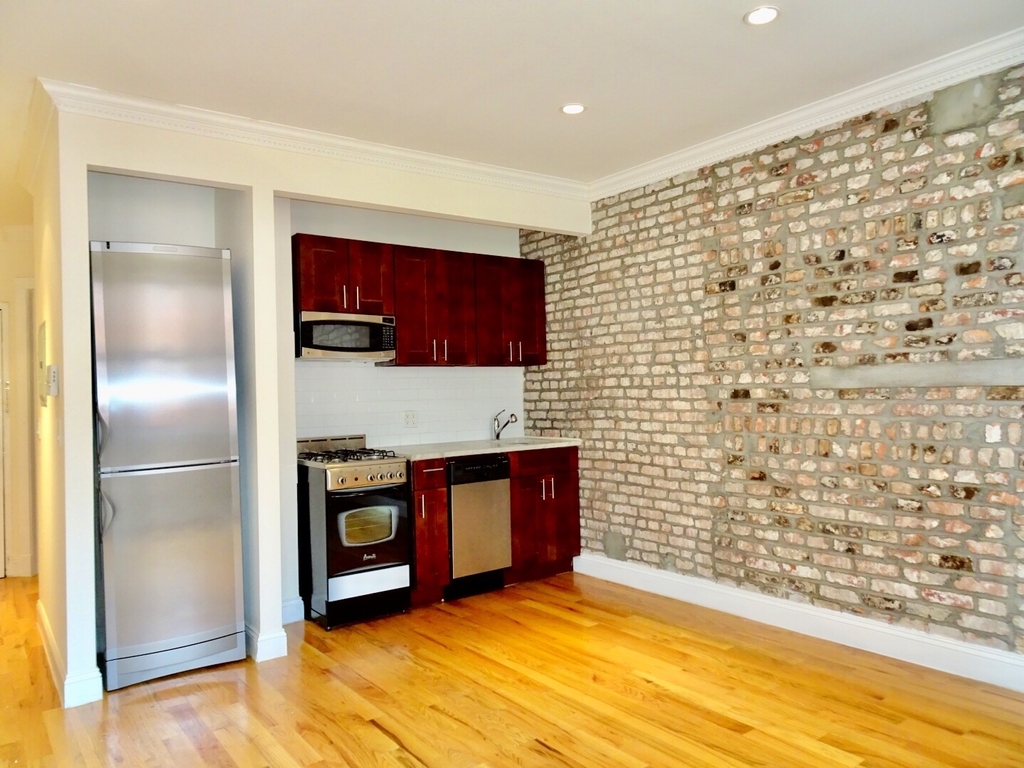 340 East 61st Street - Photo 3