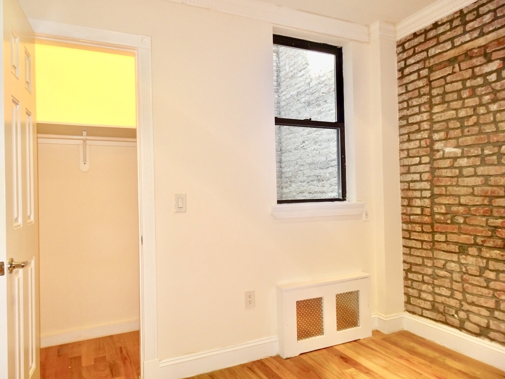 340 East 61st Street - Photo 4