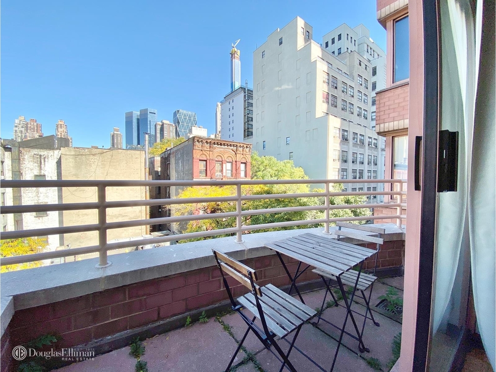 393 West 49th St - Photo 5