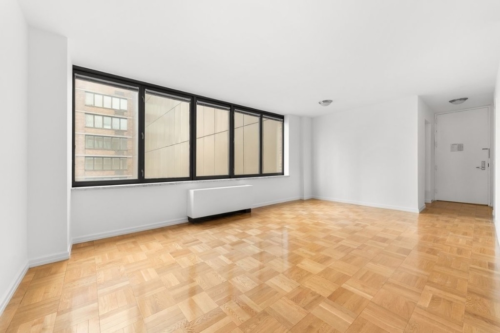 235 W 56th - Photo 2