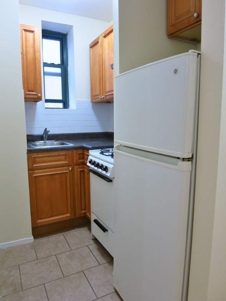 East 79 St - Photo 2