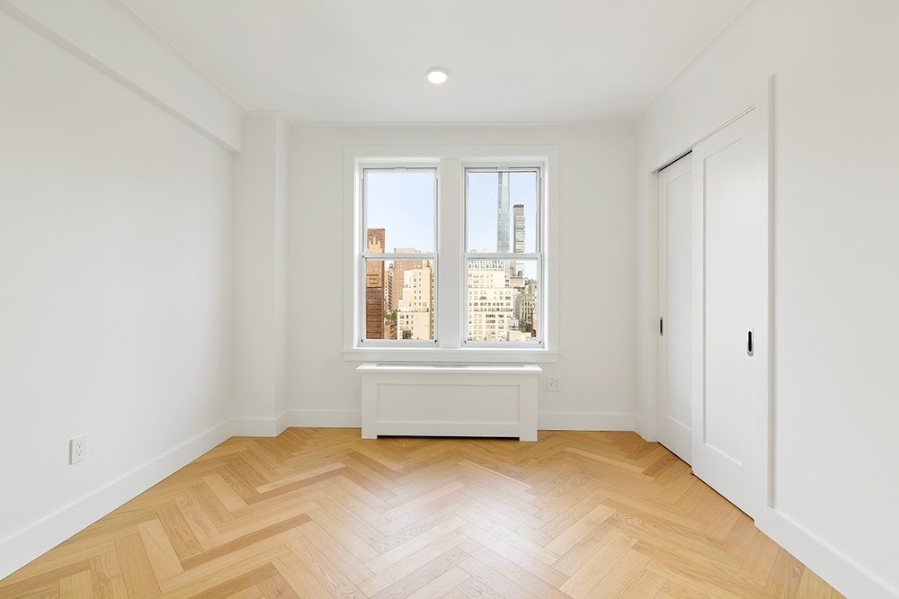 301 East 21st Street - Photo 0