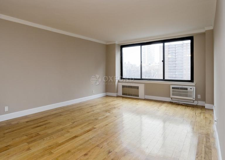 ☆W 97th  Best 2BR  - Photo 2