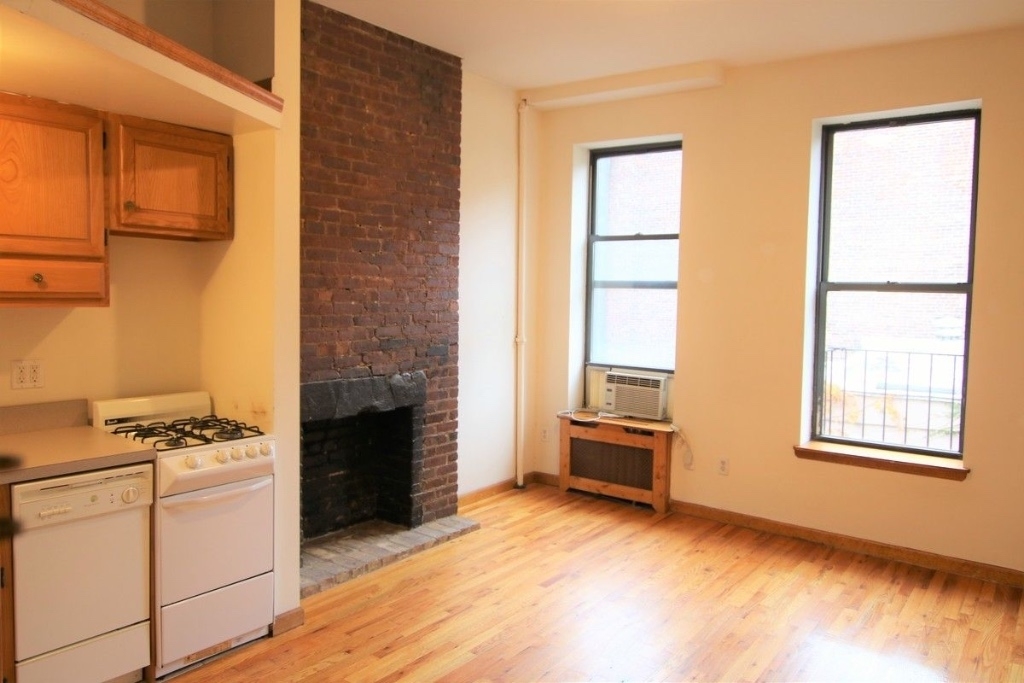 457 West 50th Street - Photo 0