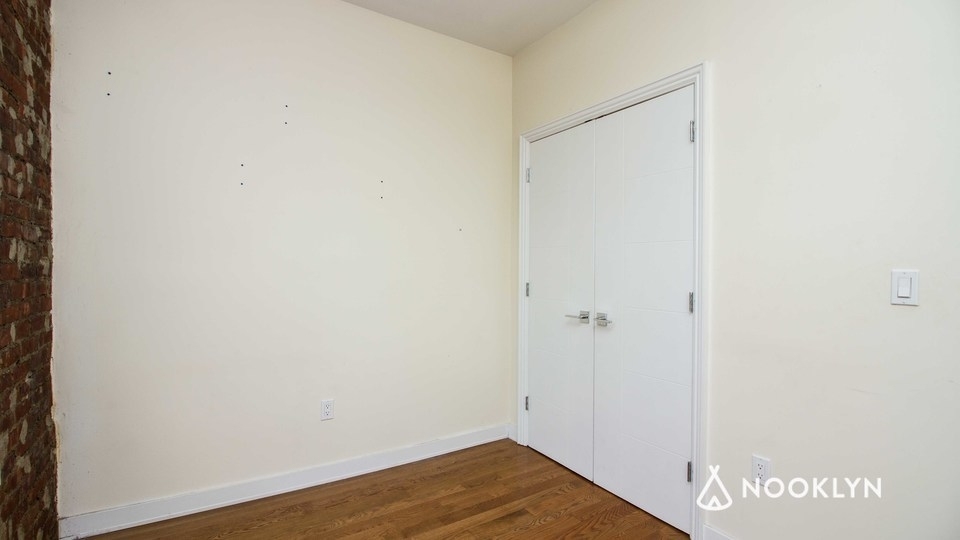 1610 Bedford Ave - Photo 4