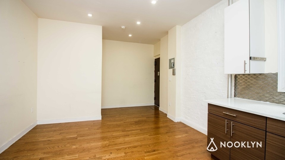 1610 Bedford Ave - Photo 3