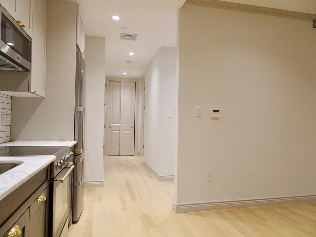 371 East 10th Street - Photo 4