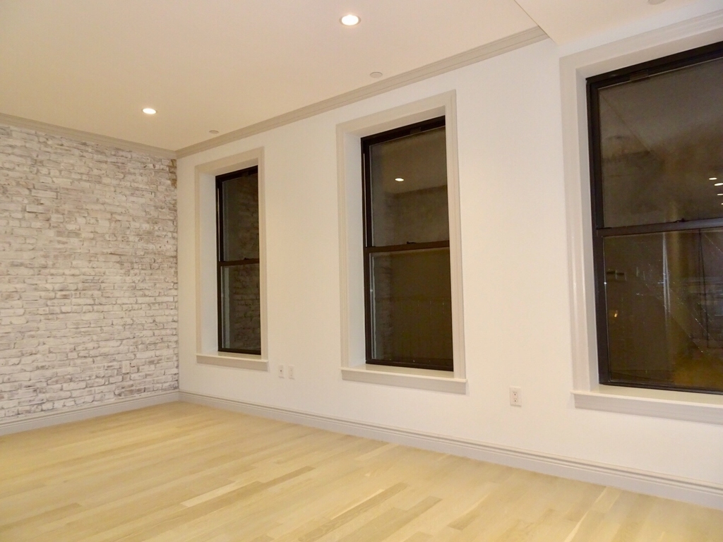 371 East 10th Street - Photo 2