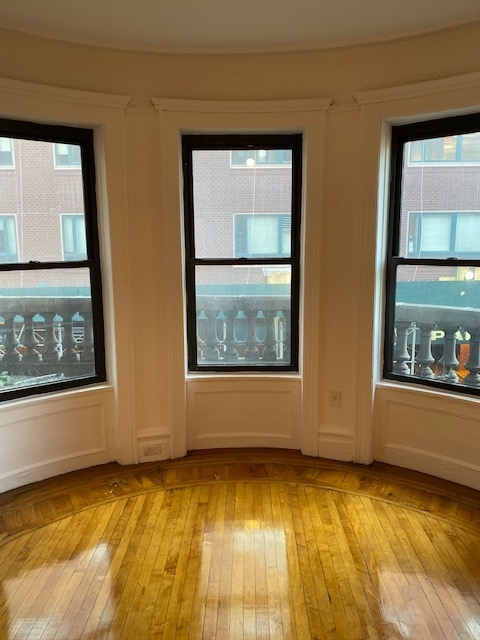 105 East 15th St - Photo 1