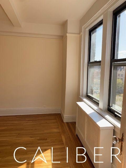 245 East 21st Street - Photo 5