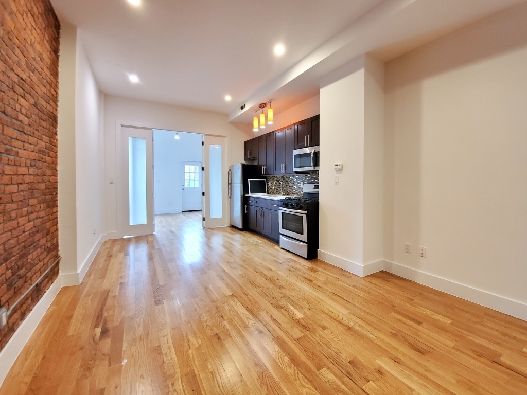 841 Kent Ave - Photo 2