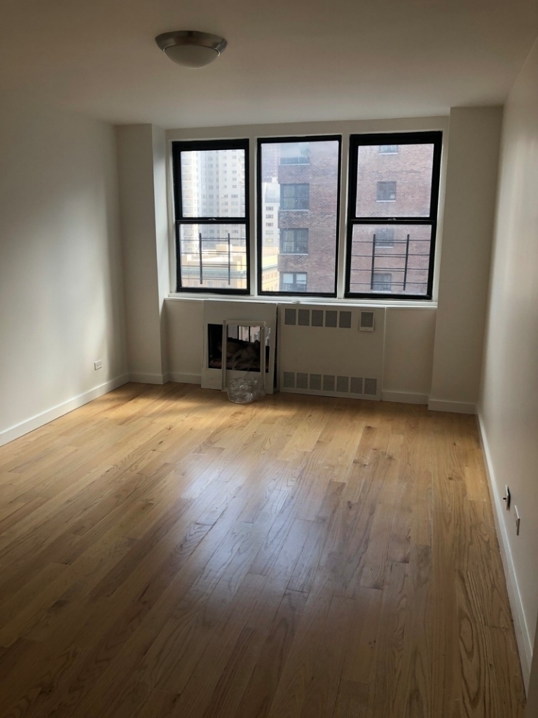 2 Months Free!! NO FEE!!  2 Bed, 2 Bath on the UES Ea 70'S - Photo 2