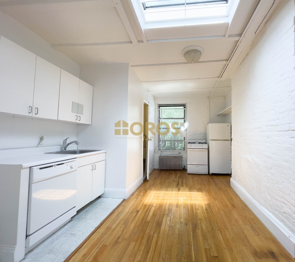 341 East 10th Street - Photo 3