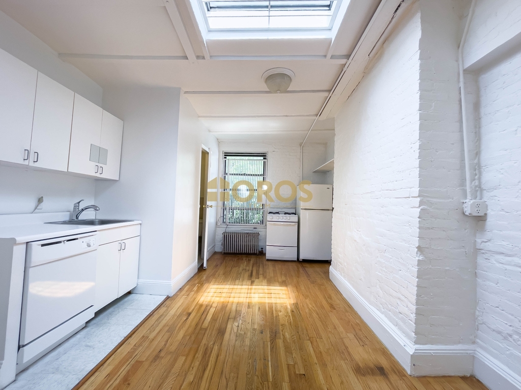 341 East 10th Street - Photo 3