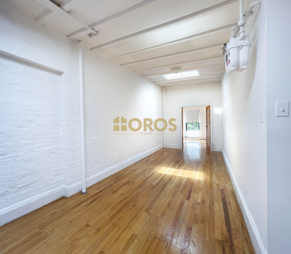 341 East 10th Street - Photo 2