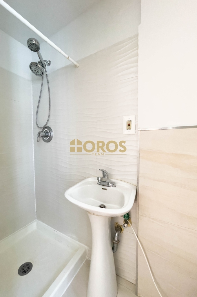 341 East 10th Street - Photo 4