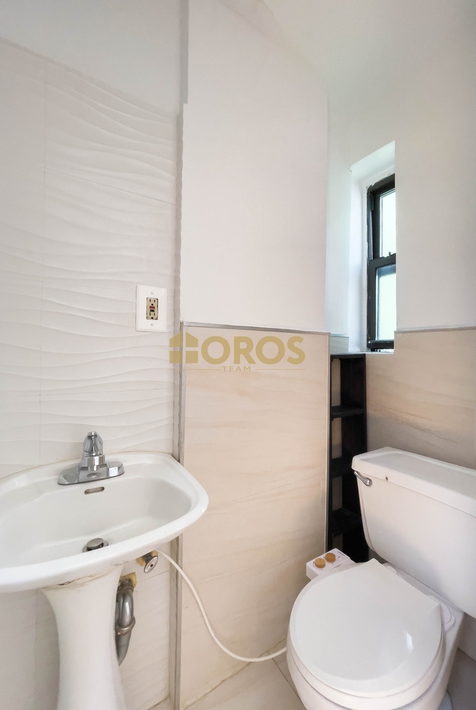 341 East 10th Street - Photo 5