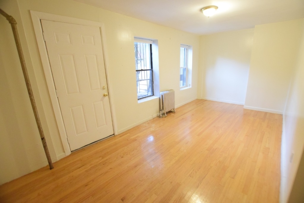 446 hancock st - Photo 1