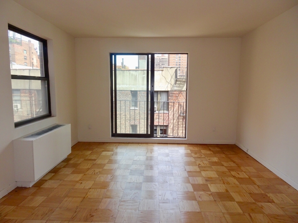 East 91st Street - Photo 10